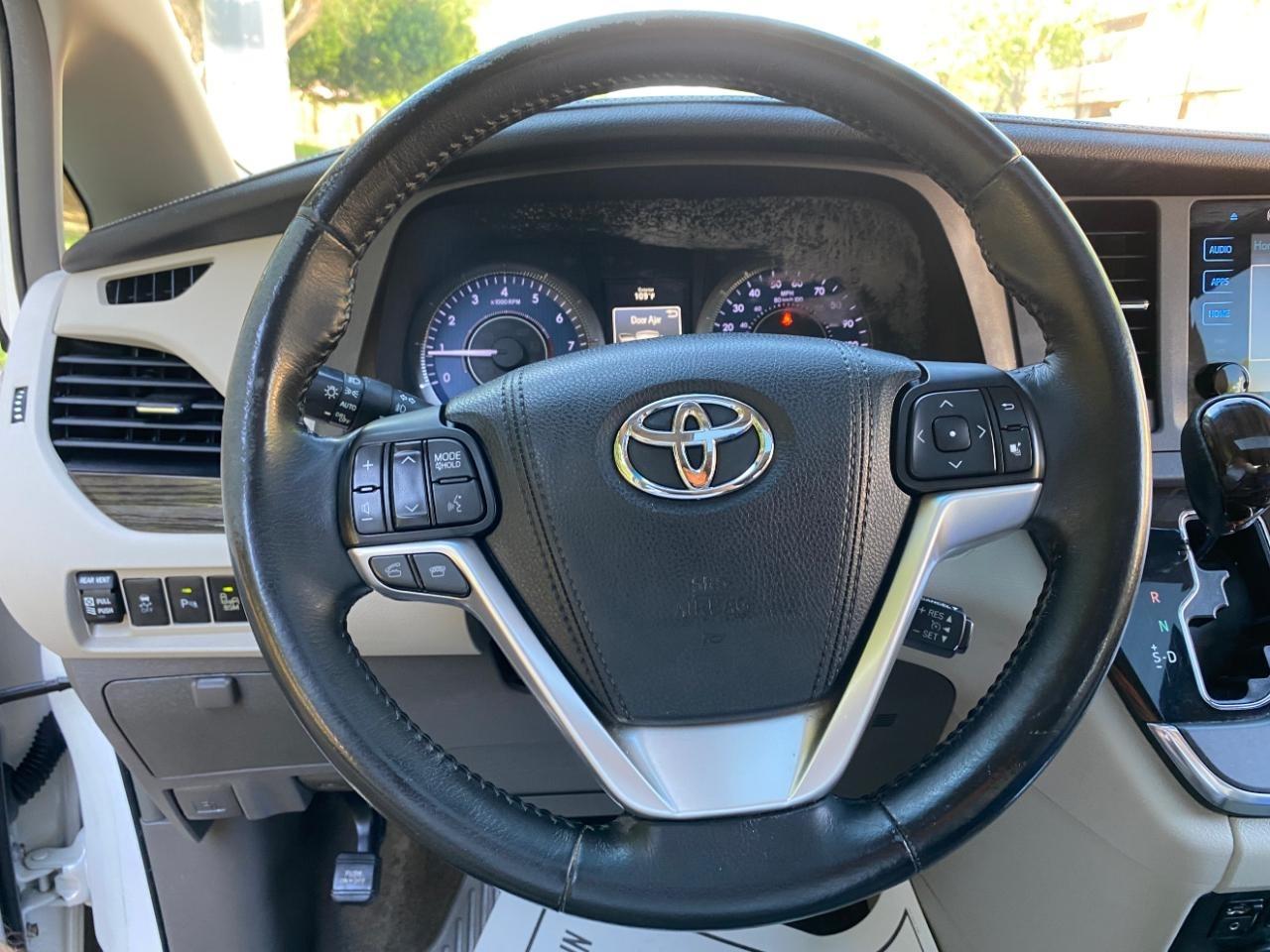Toyota Sienna XLE Premium FWD 8-Passenger V6 2015