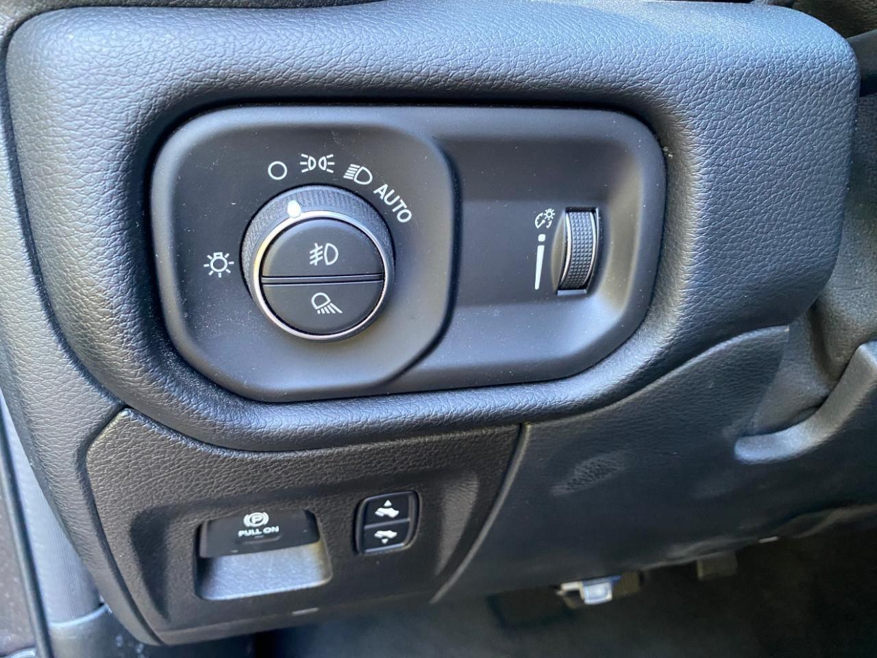 RAM 1500 Big Horn Crew Cab SWB 4WD 2021