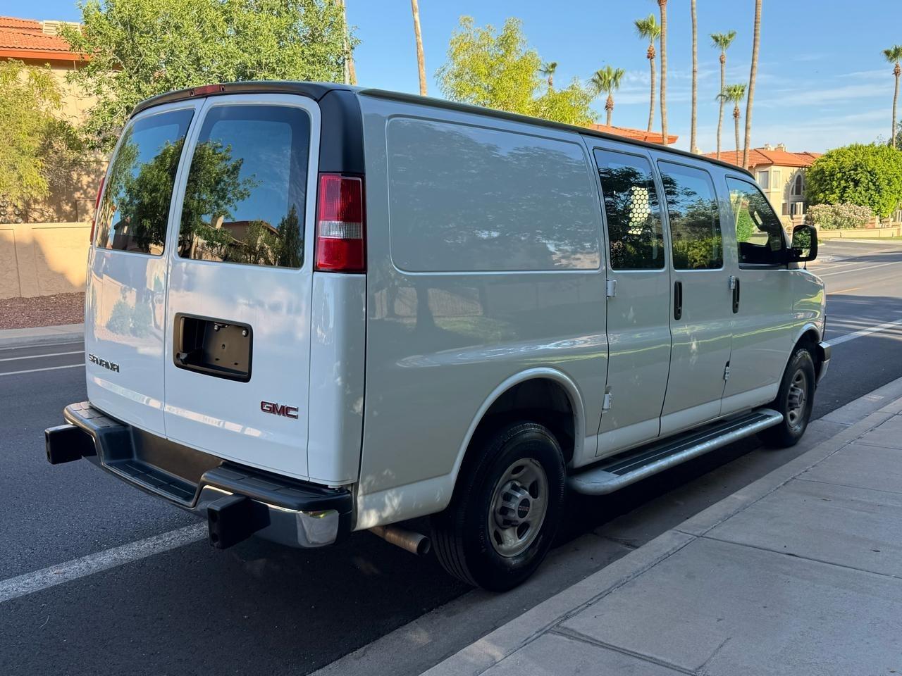 GMC Savana G2500 Cargo 2025