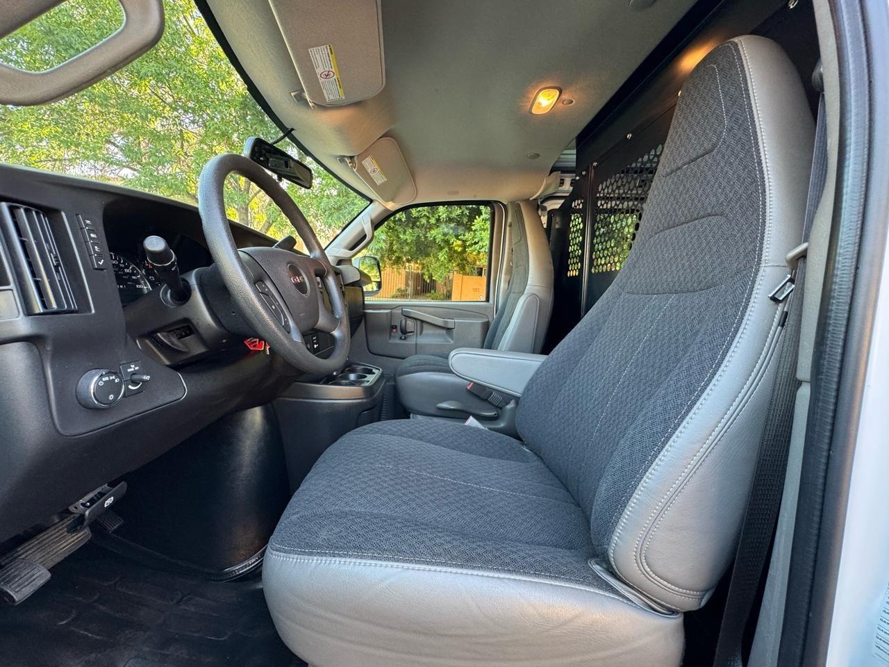 GMC Savana G2500 Cargo 2025