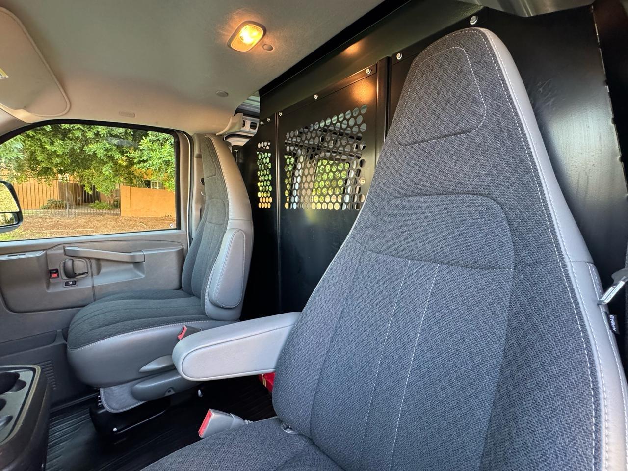 GMC Savana G2500 Cargo 2025