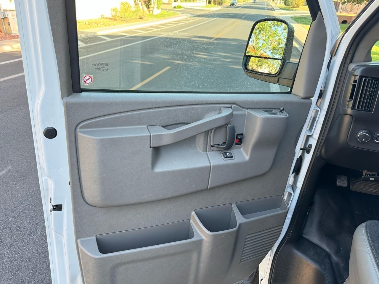 GMC Savana G2500 Cargo 2025