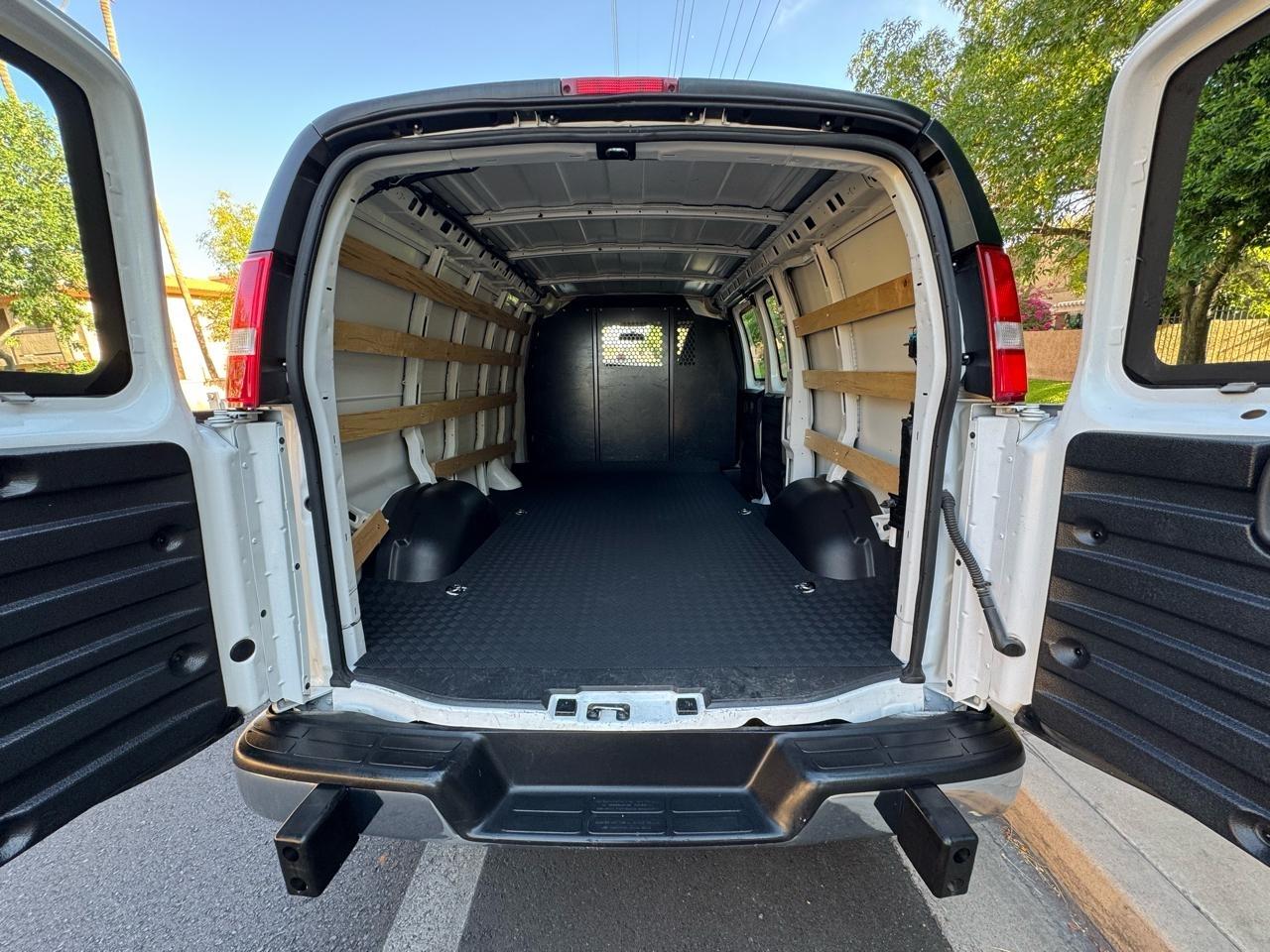 GMC Savana G2500 Cargo 2025