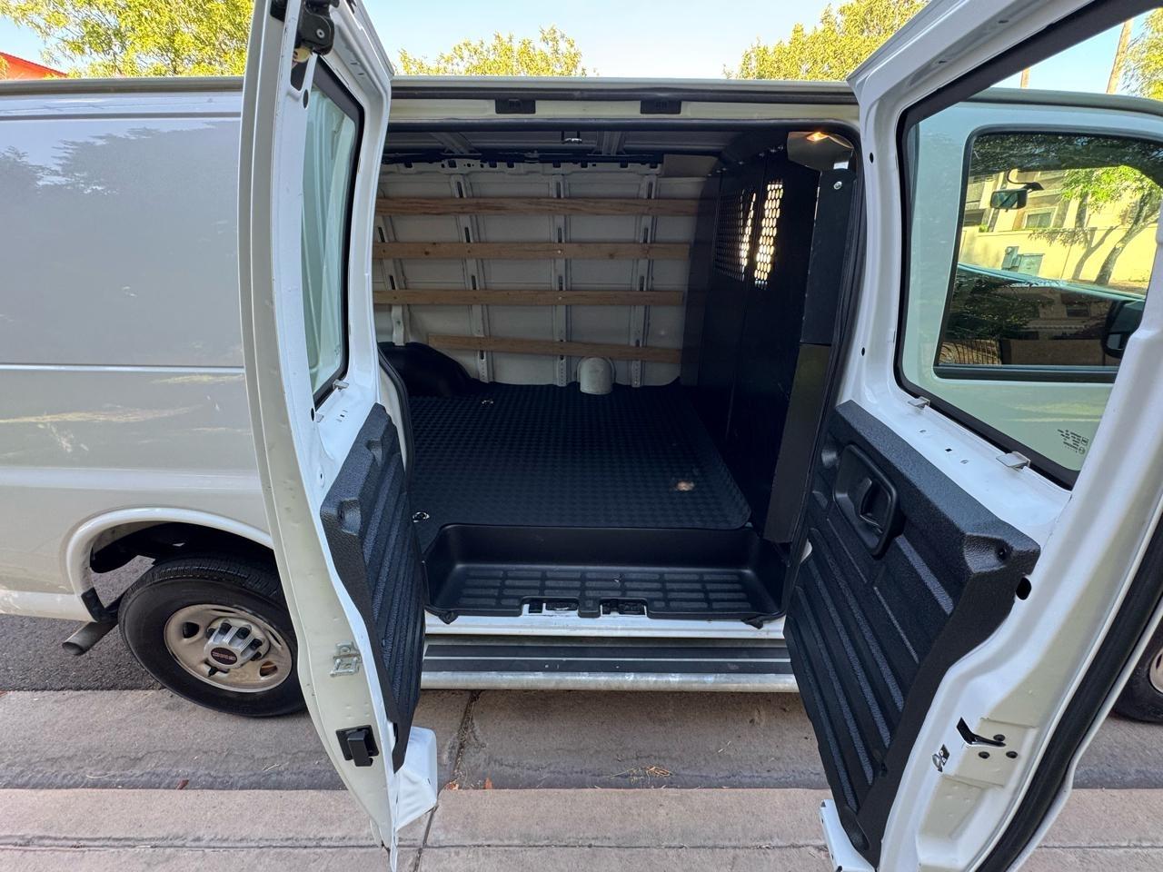 GMC Savana G2500 Cargo 2025