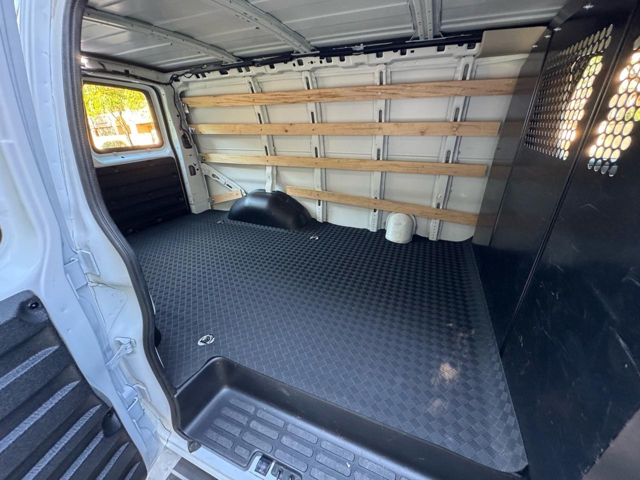 GMC Savana G2500 Cargo 2025