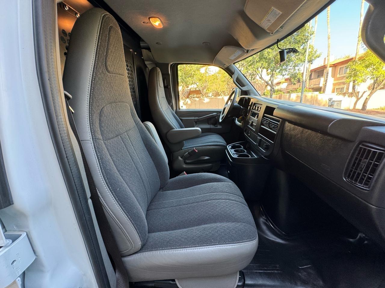 GMC Savana G2500 Cargo 2025