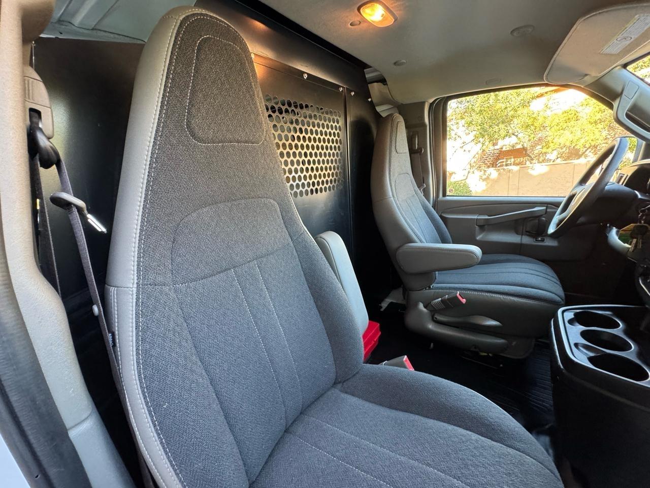 GMC Savana G2500 Cargo 2025