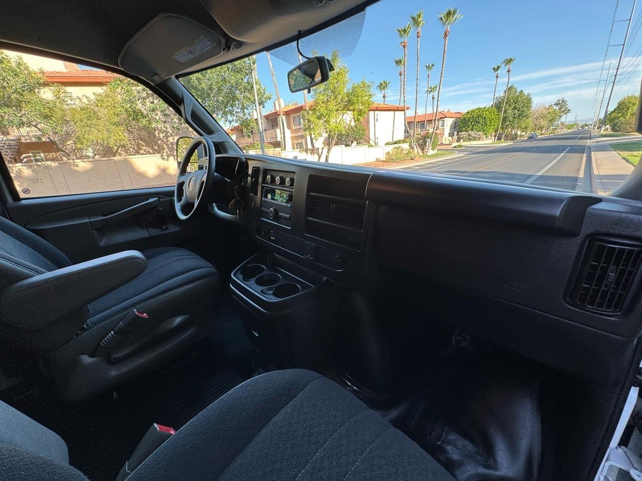 GMC Savana G2500 Cargo 2025
