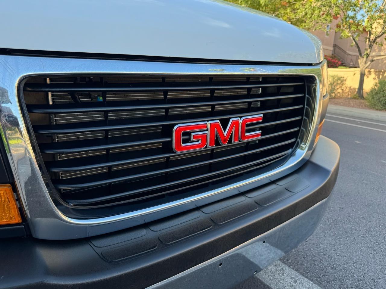 GMC Savana G2500 Cargo 2025