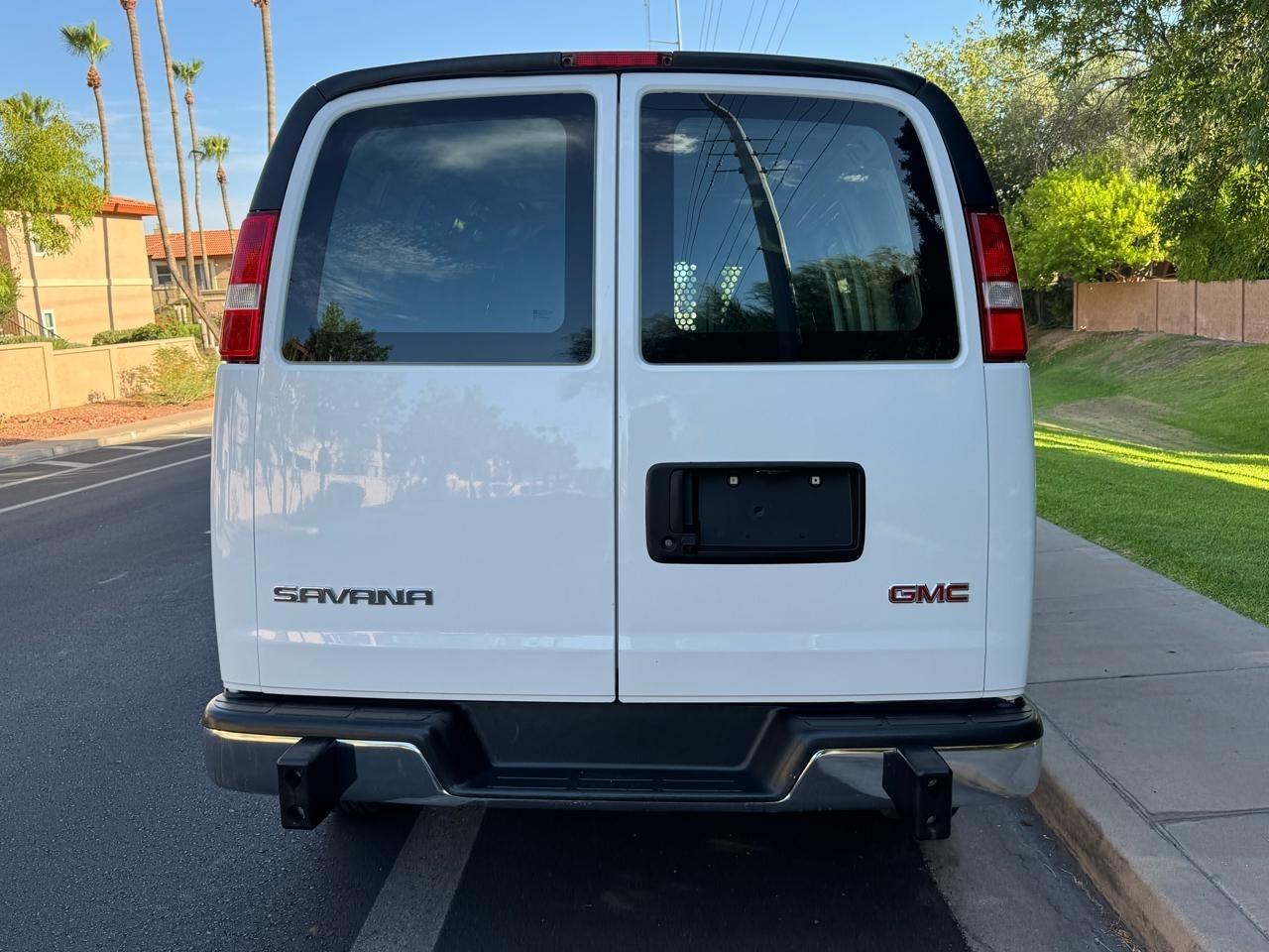 GMC Savana G2500 Cargo 2025