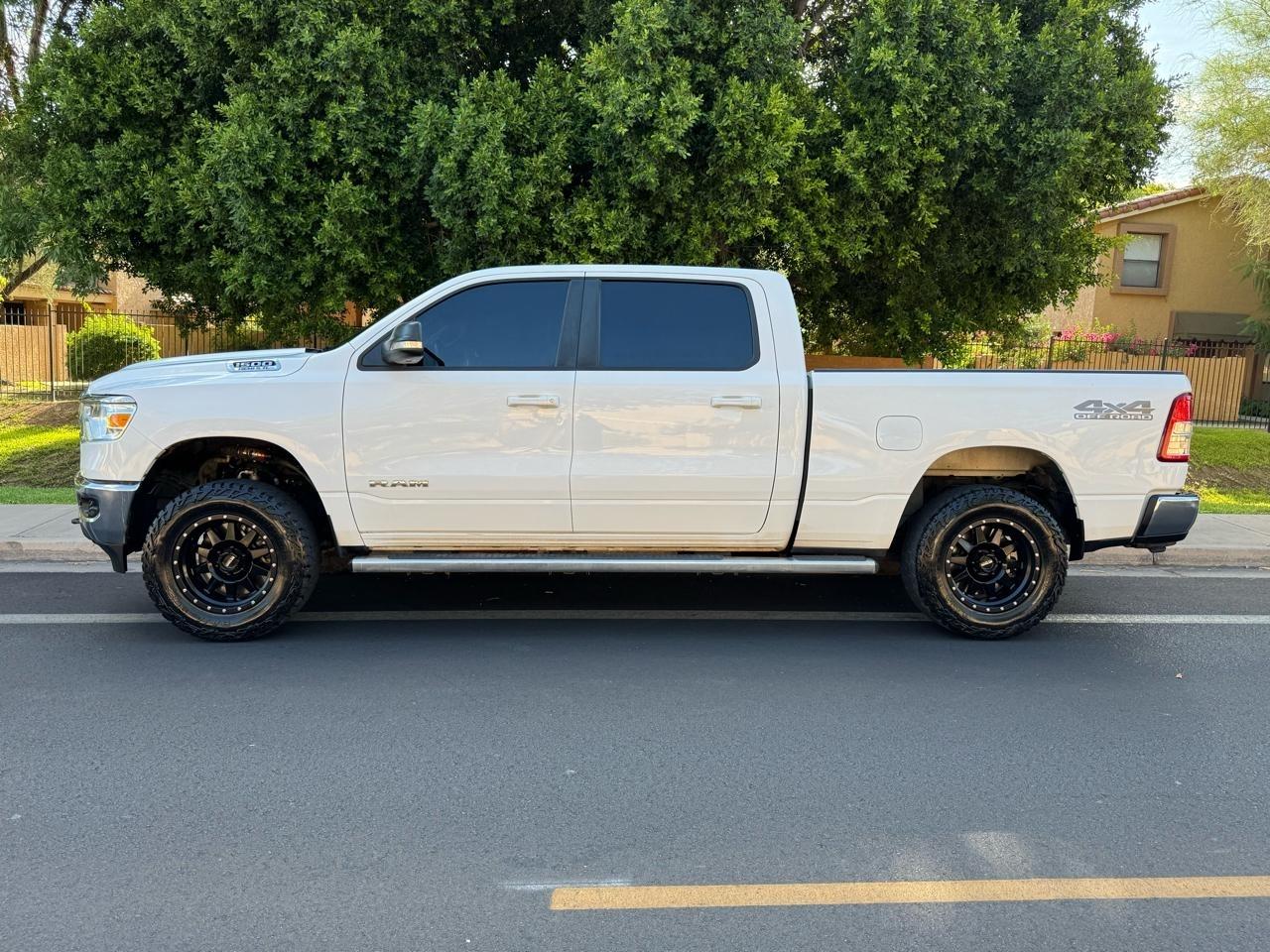 RAM 1500 Big Horn Crew Cab LWB 4WD 2022