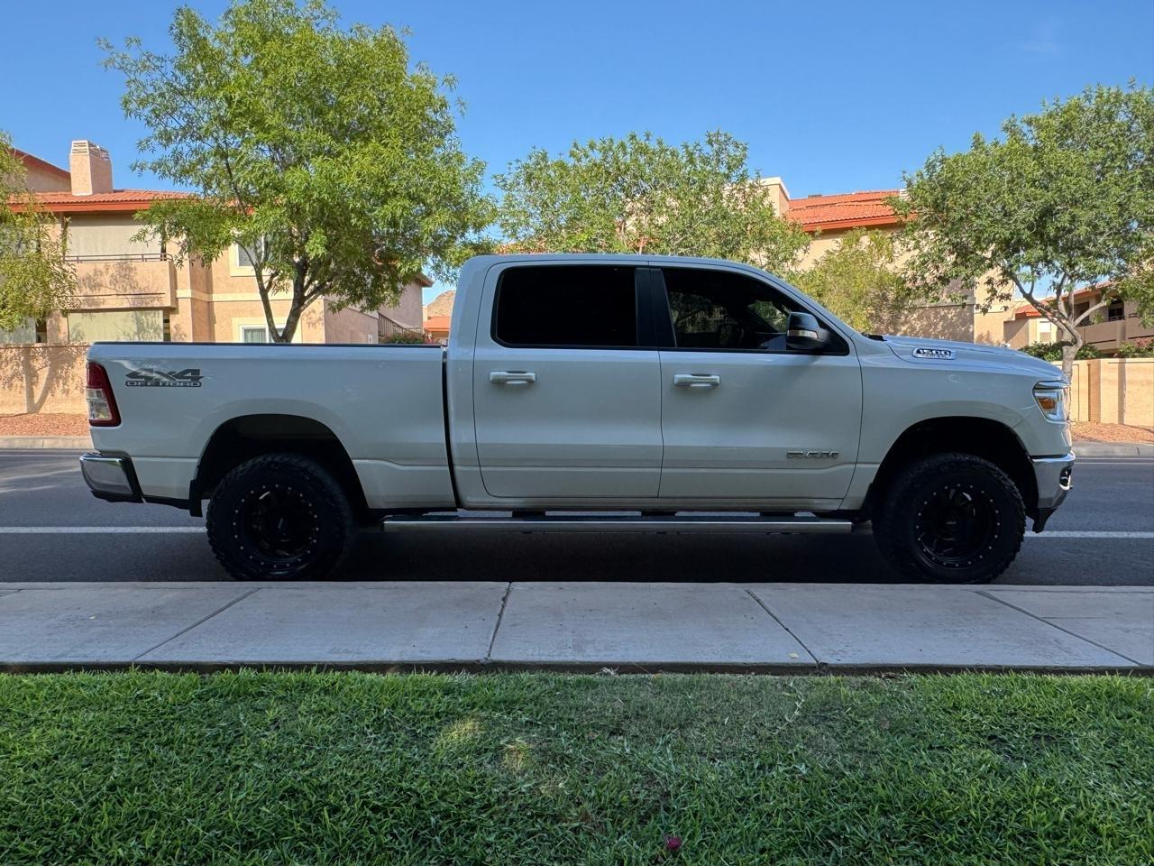 RAM 1500 Big Horn Crew Cab LWB 4WD 2022