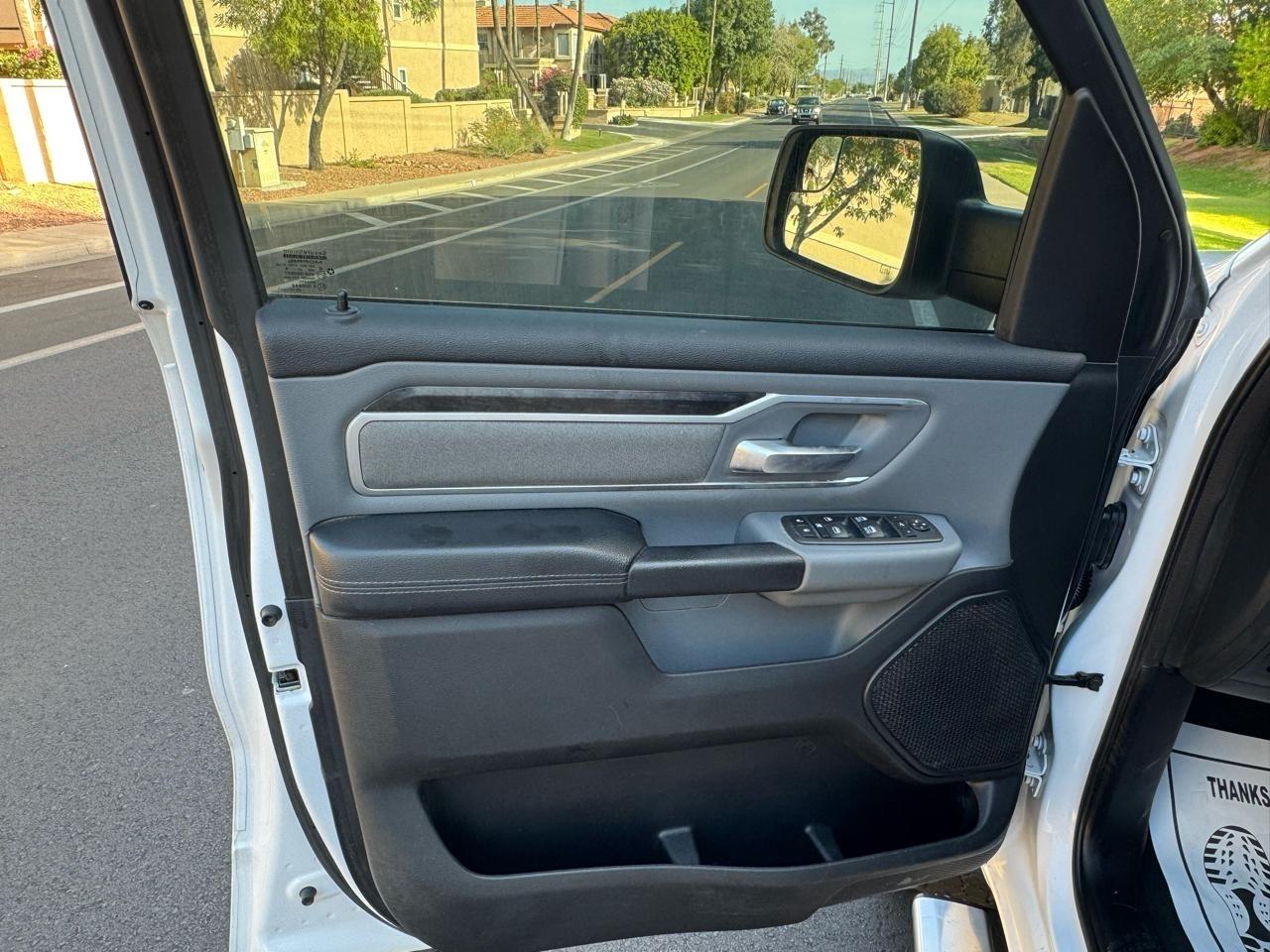 RAM 1500 Big Horn Crew Cab LWB 4WD 2022