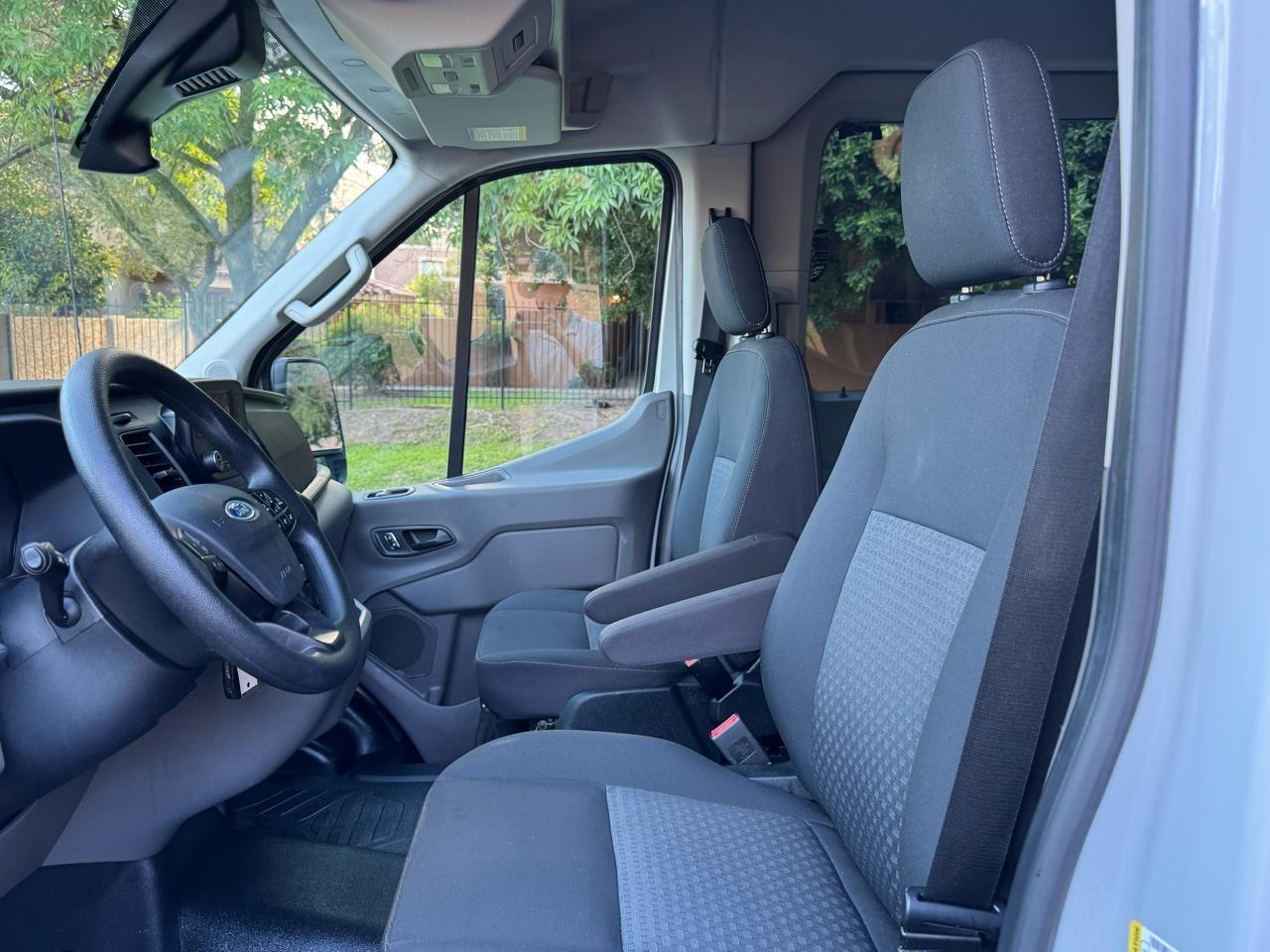 Ford Transit 250 Van Med. Roof 148-in. WB 2023