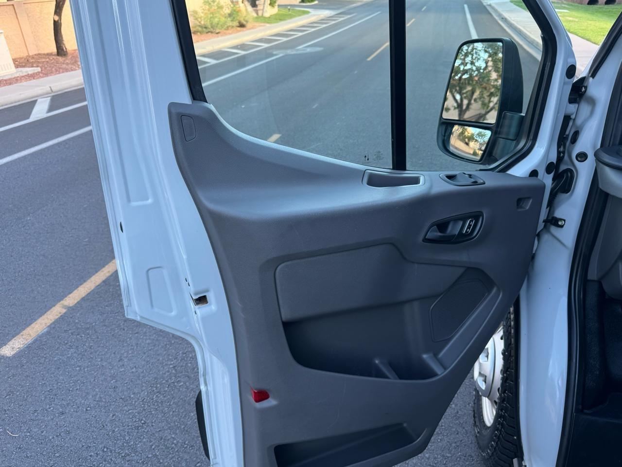 Ford Transit 250 Van Med. Roof 148-in. WB 2023
