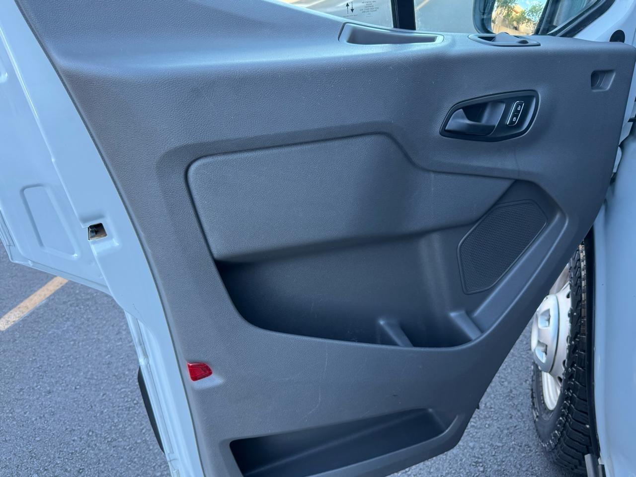 Ford Transit 250 Van Med. Roof 148-in. WB 2023