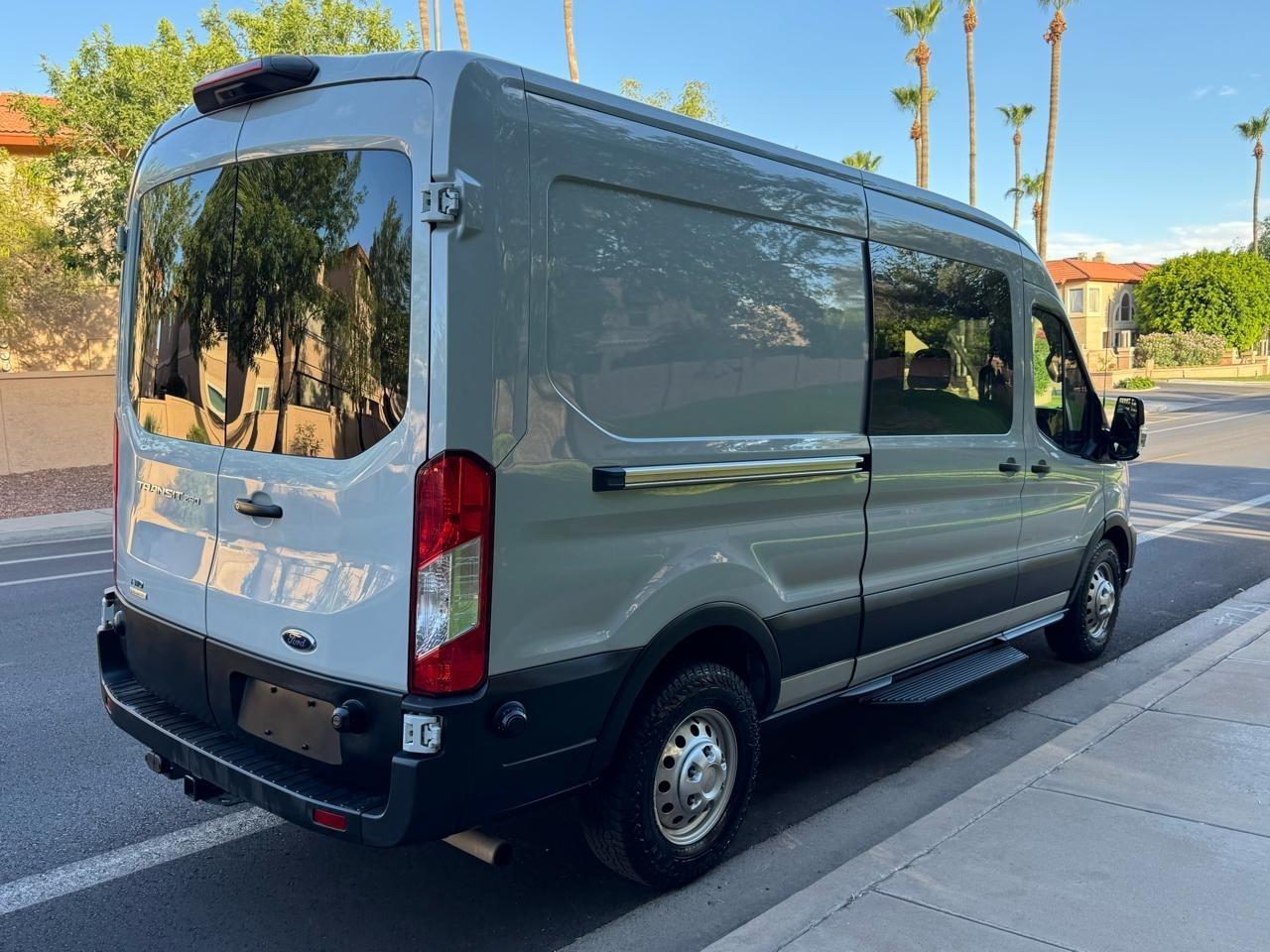 Ford Transit 250 Van Med. Roof 148-in. WB 2023