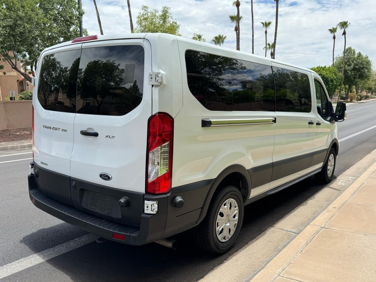 Ford Transit 350 Wagon Low Roof XLT w/Sliding Pass. 148-in. WB 2024