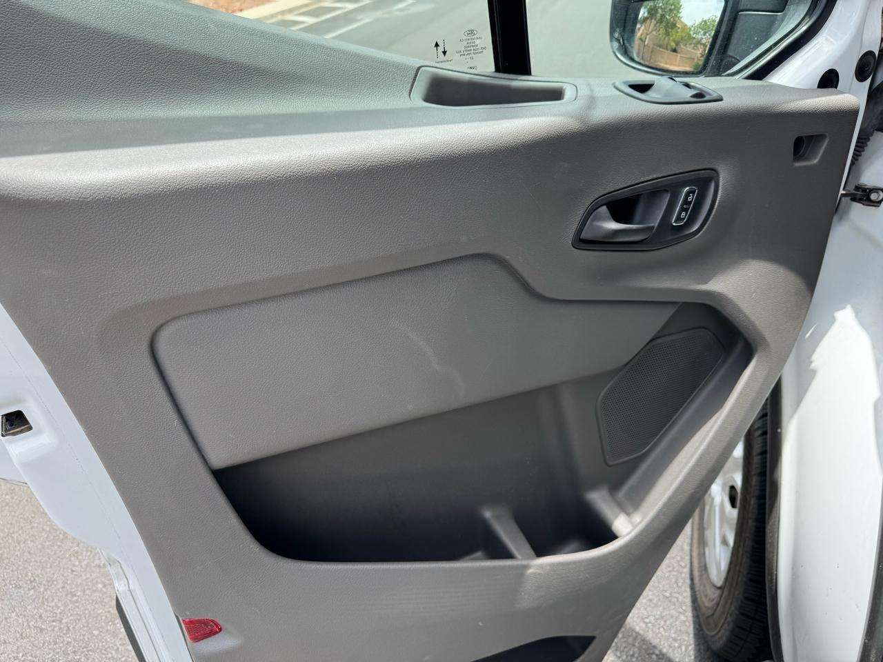 Ford Transit 350 Wagon Low Roof XLT w/Sliding Pass. 148-in. WB 2024