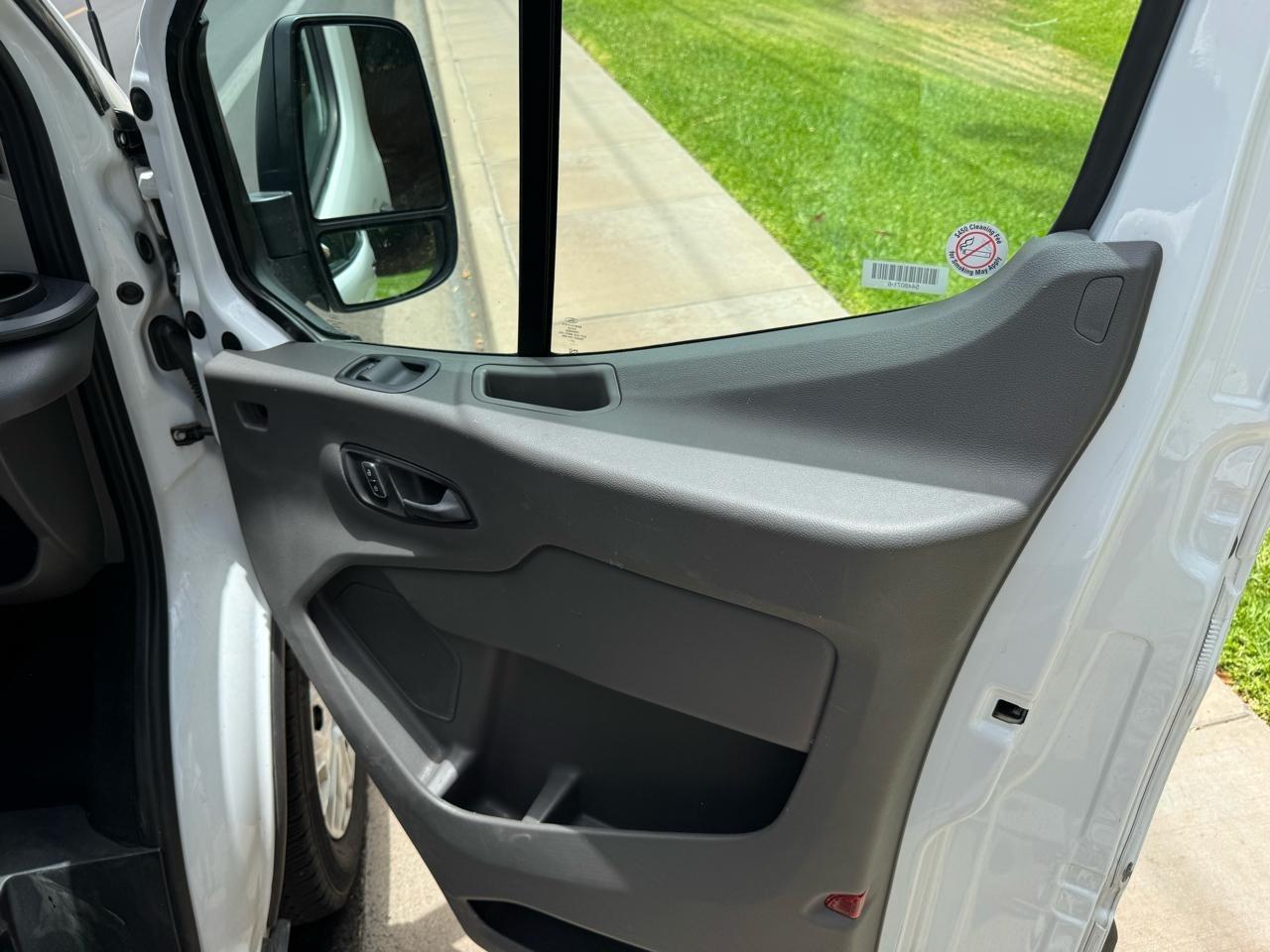 Ford Transit 350 Wagon Low Roof XLT w/Sliding Pass. 148-in. WB 2024
