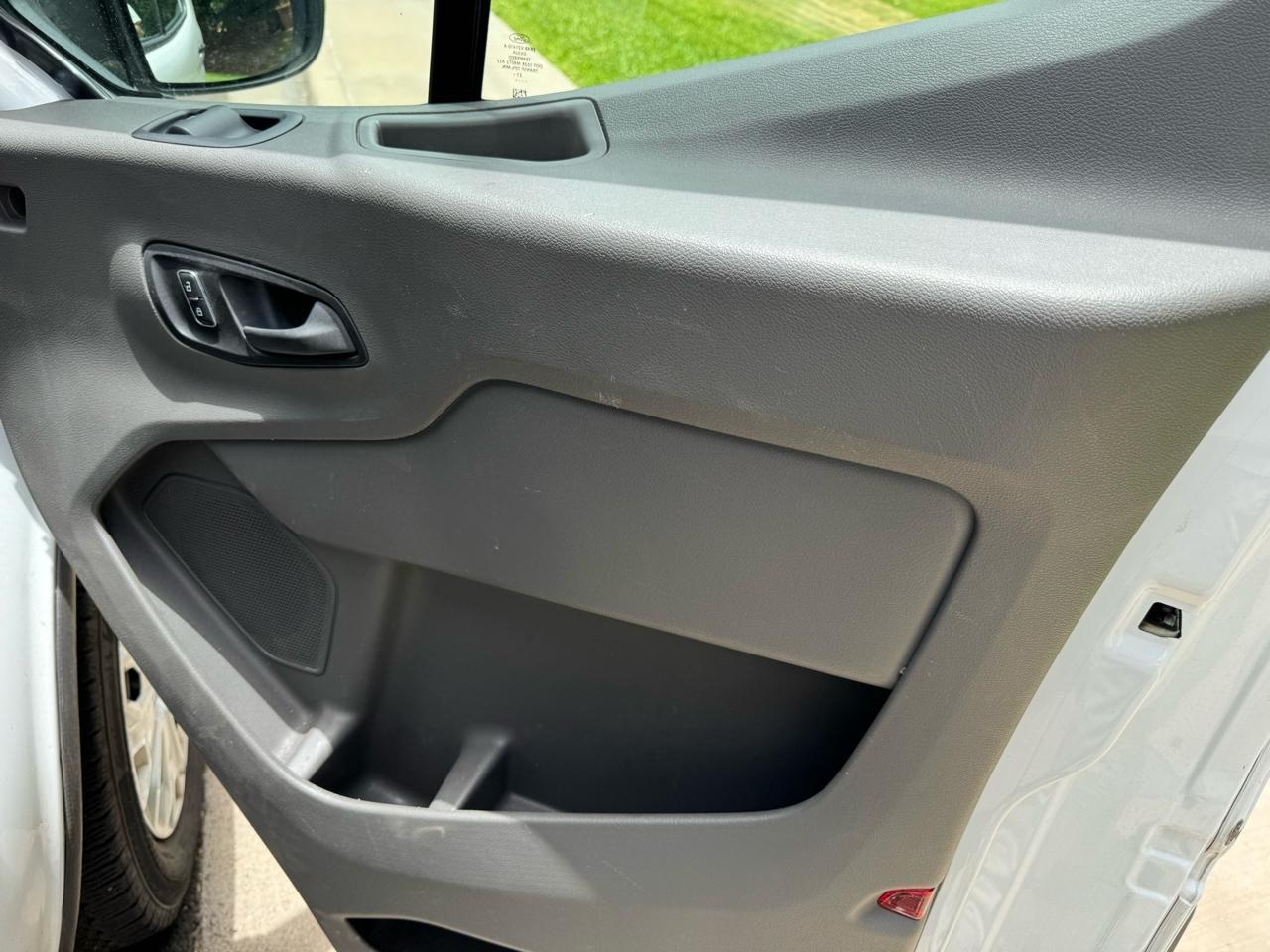 Ford Transit 350 Wagon Low Roof XLT w/Sliding Pass. 148-in. WB 2024