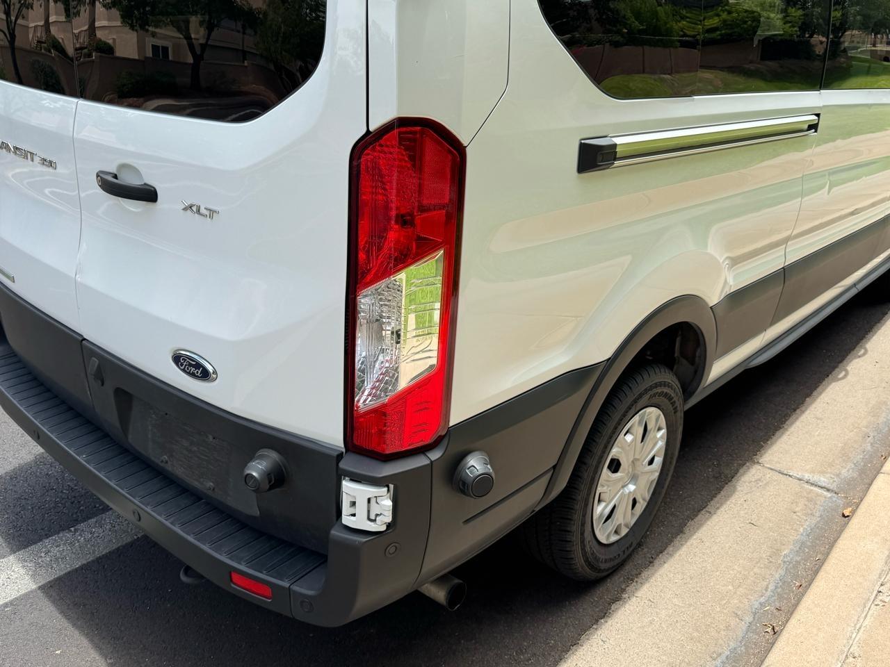 Ford Transit 350 Wagon Low Roof XLT w/Sliding Pass. 148-in. WB 2024