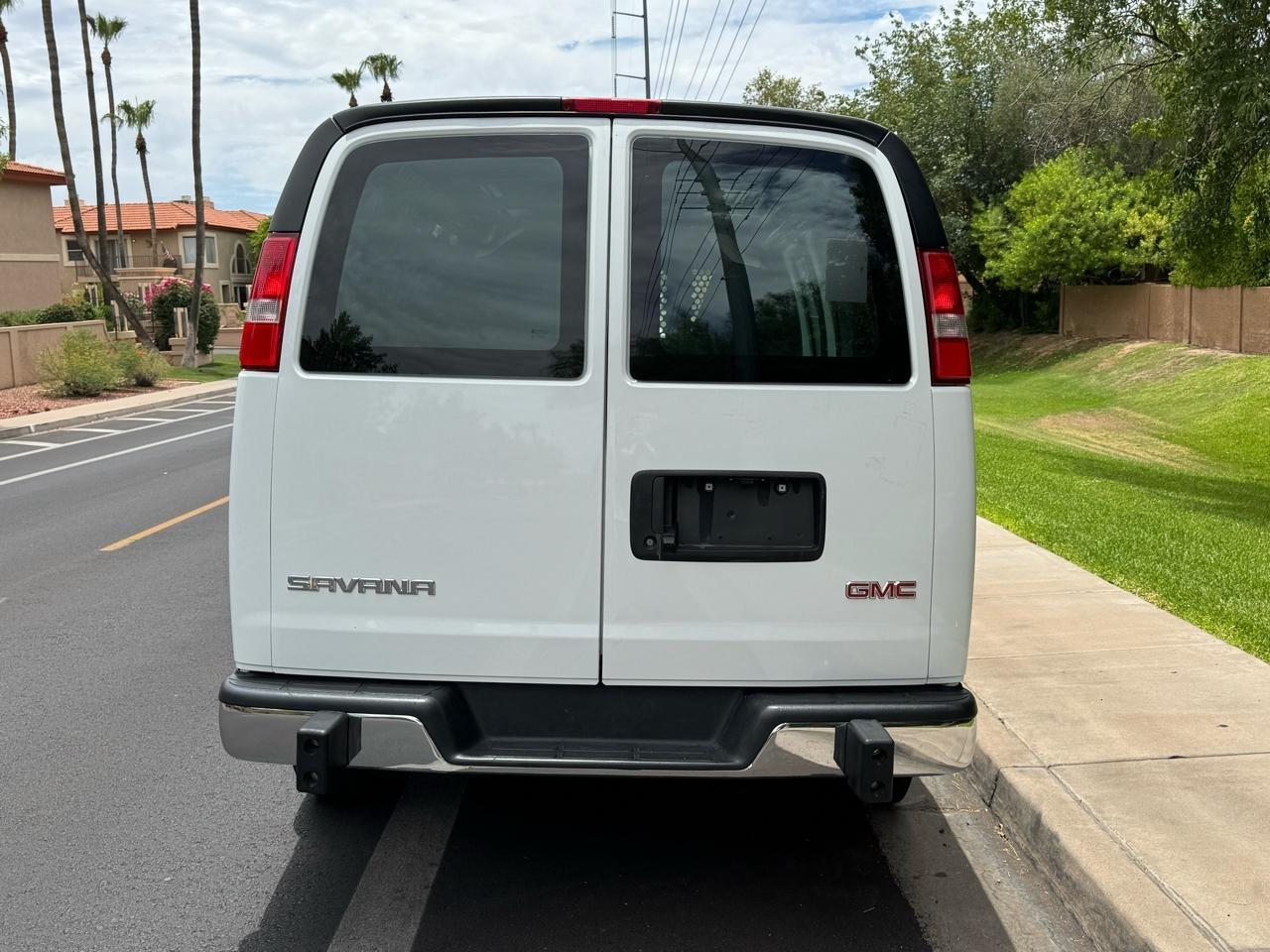 GMC Savana G2500 Cargo 2025