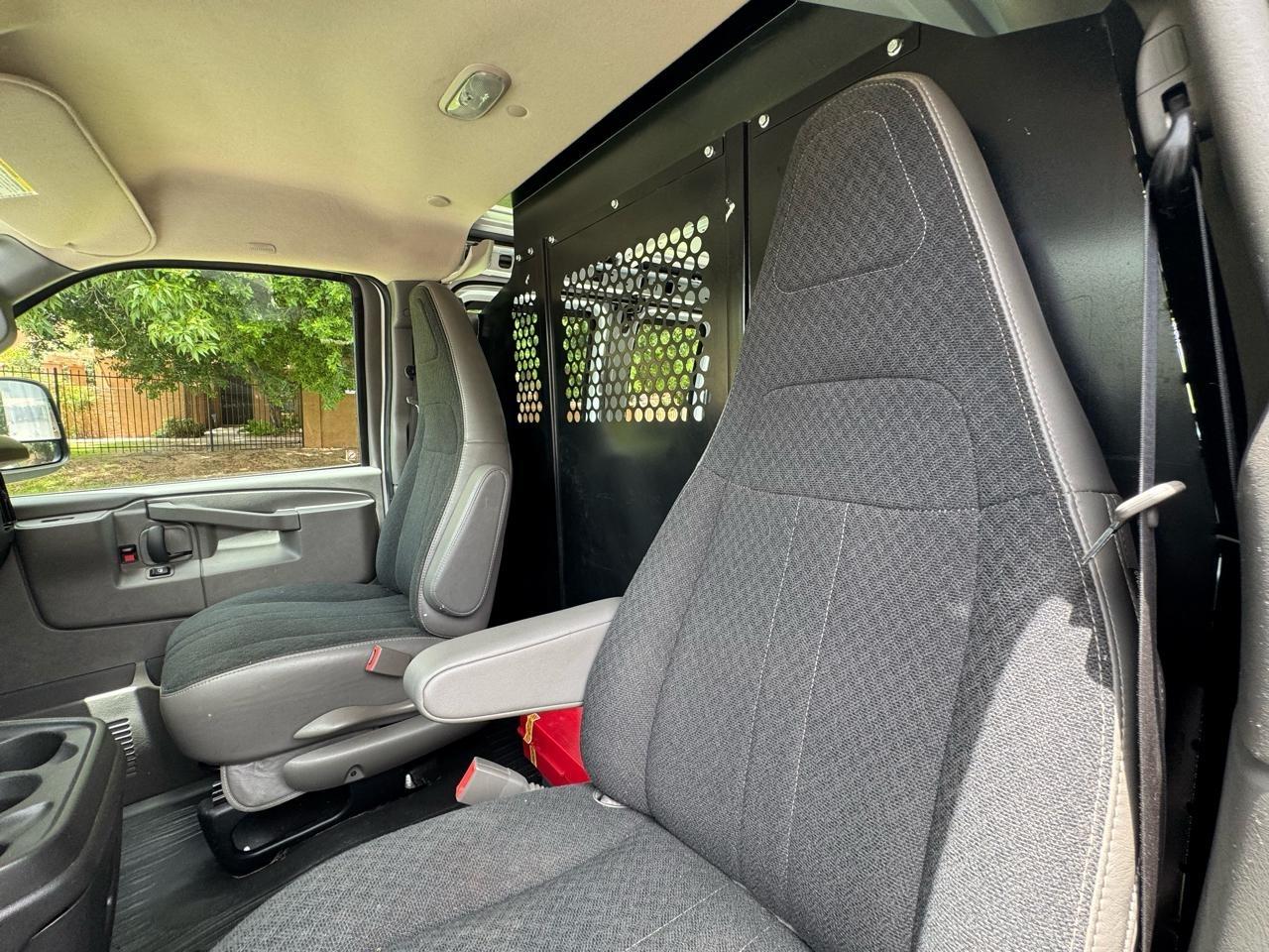 GMC Savana G2500 Cargo 2025