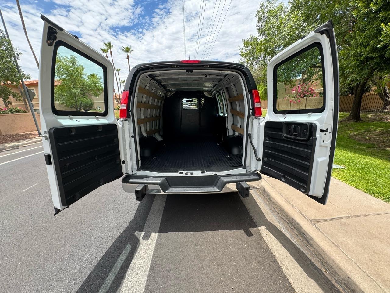 GMC Savana G2500 Cargo 2025