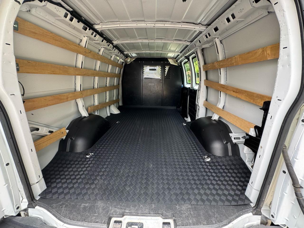 GMC Savana G2500 Cargo 2025