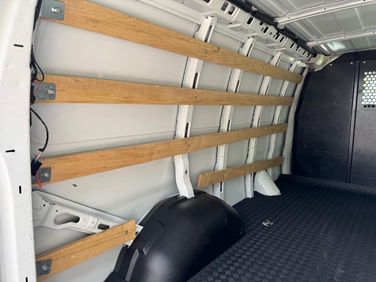 GMC Savana G2500 Cargo 2025