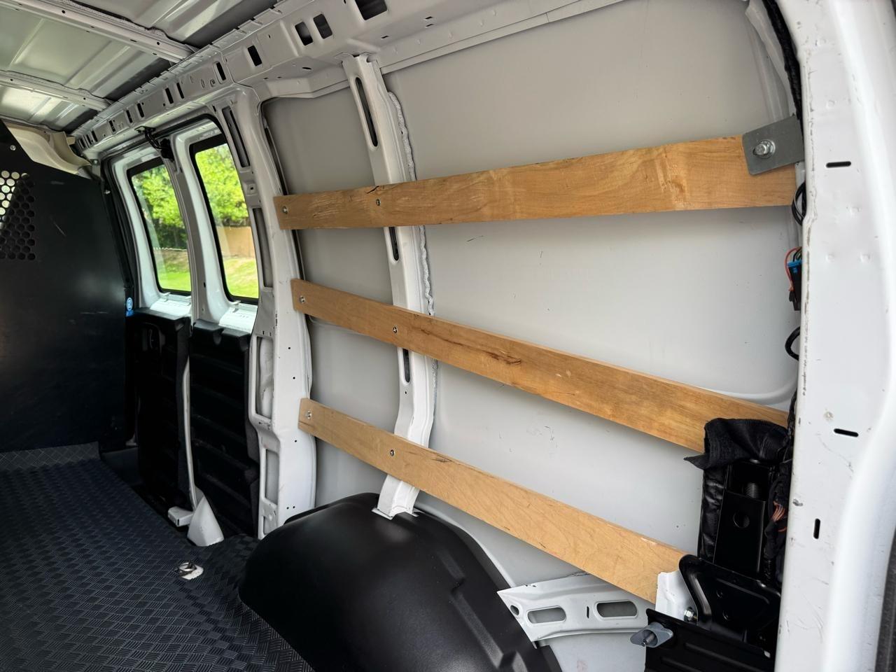 GMC Savana G2500 Cargo 2025