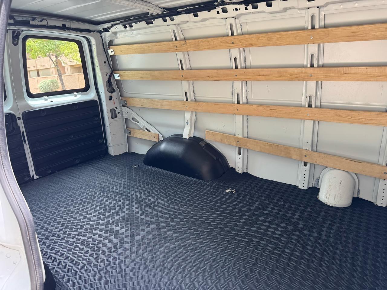 GMC Savana G2500 Cargo 2025