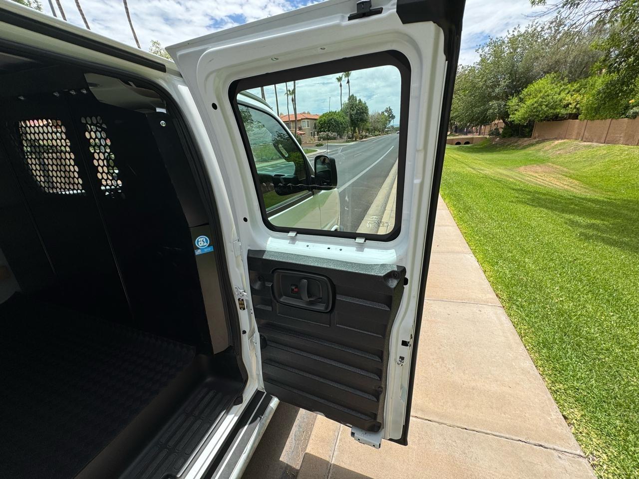 GMC Savana G2500 Cargo 2025