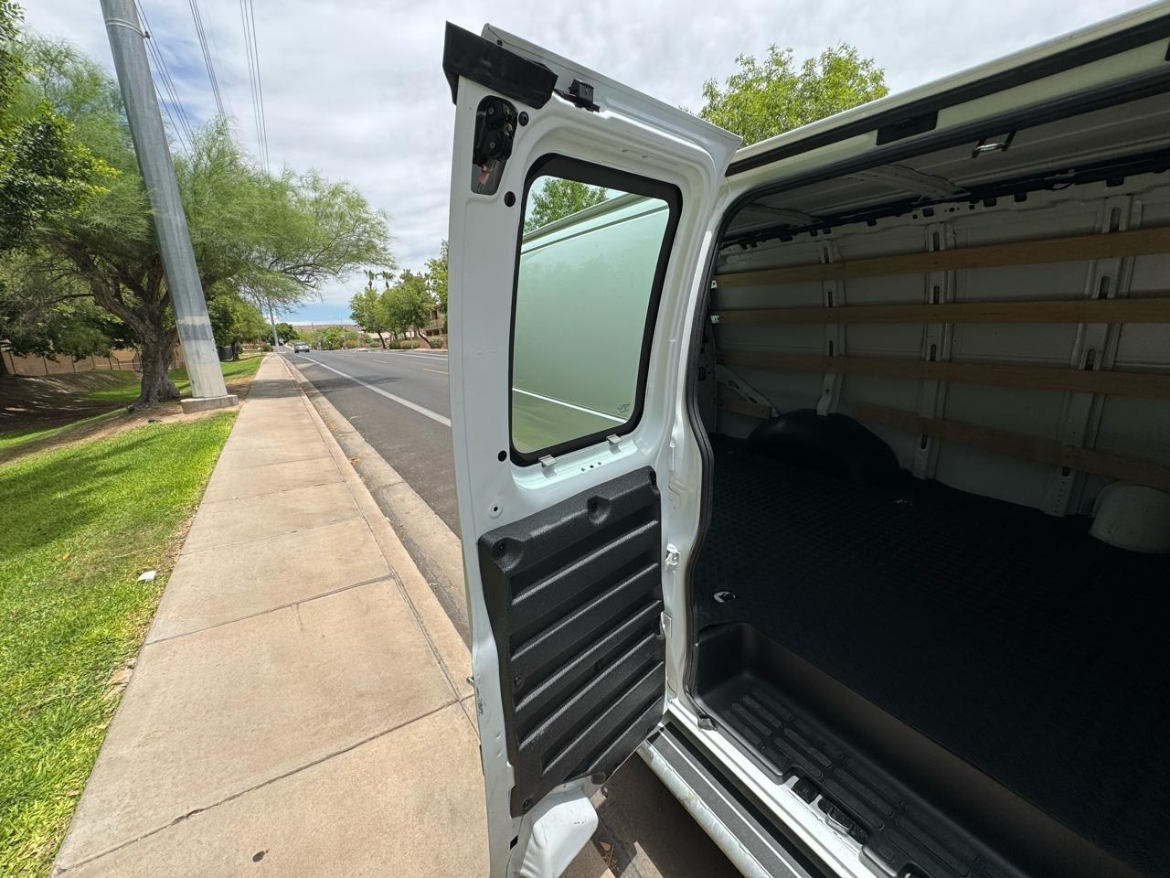 GMC Savana G2500 Cargo 2025