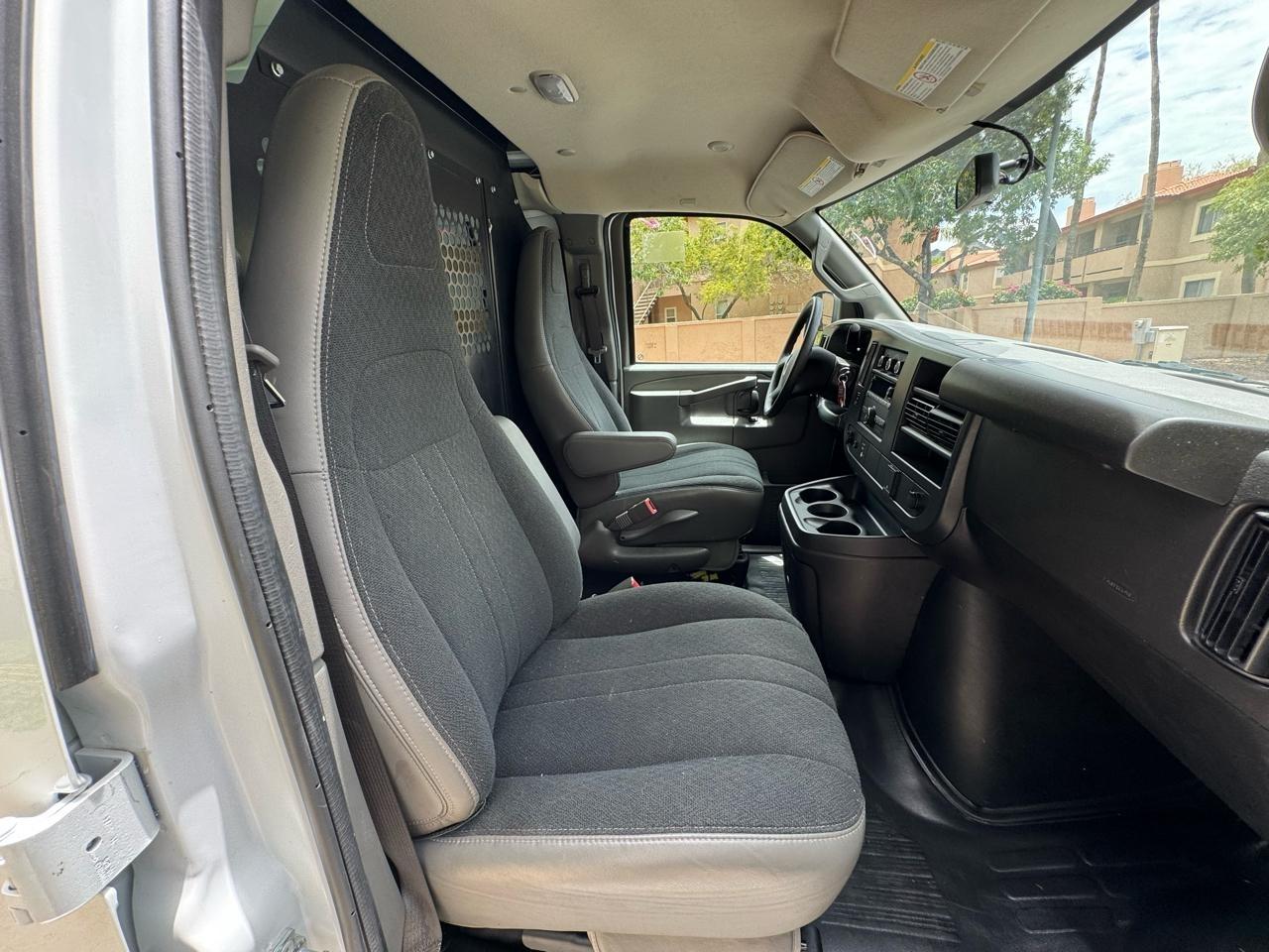 GMC Savana G2500 Cargo 2025