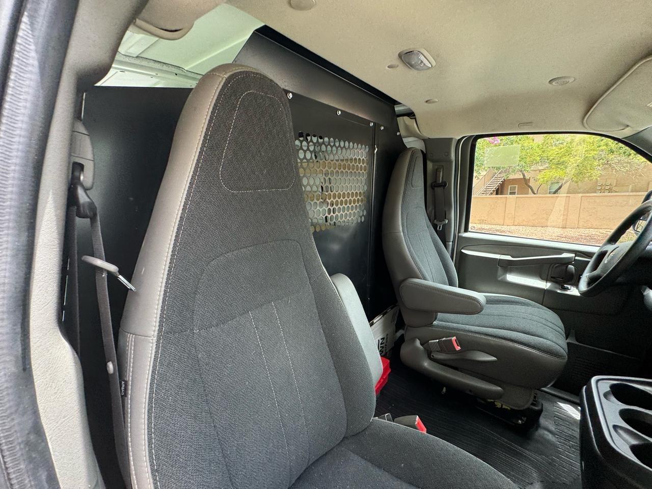 GMC Savana G2500 Cargo 2025