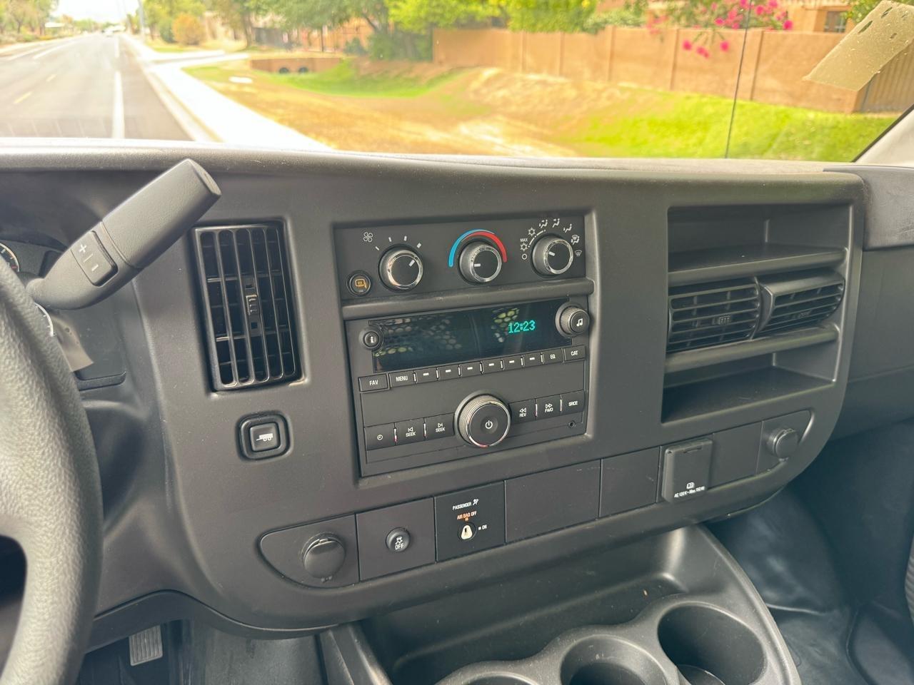 GMC Savana G2500 Cargo 2025