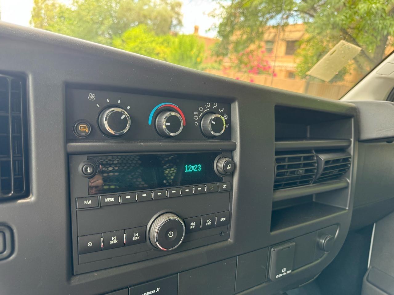 GMC Savana G2500 Cargo 2025