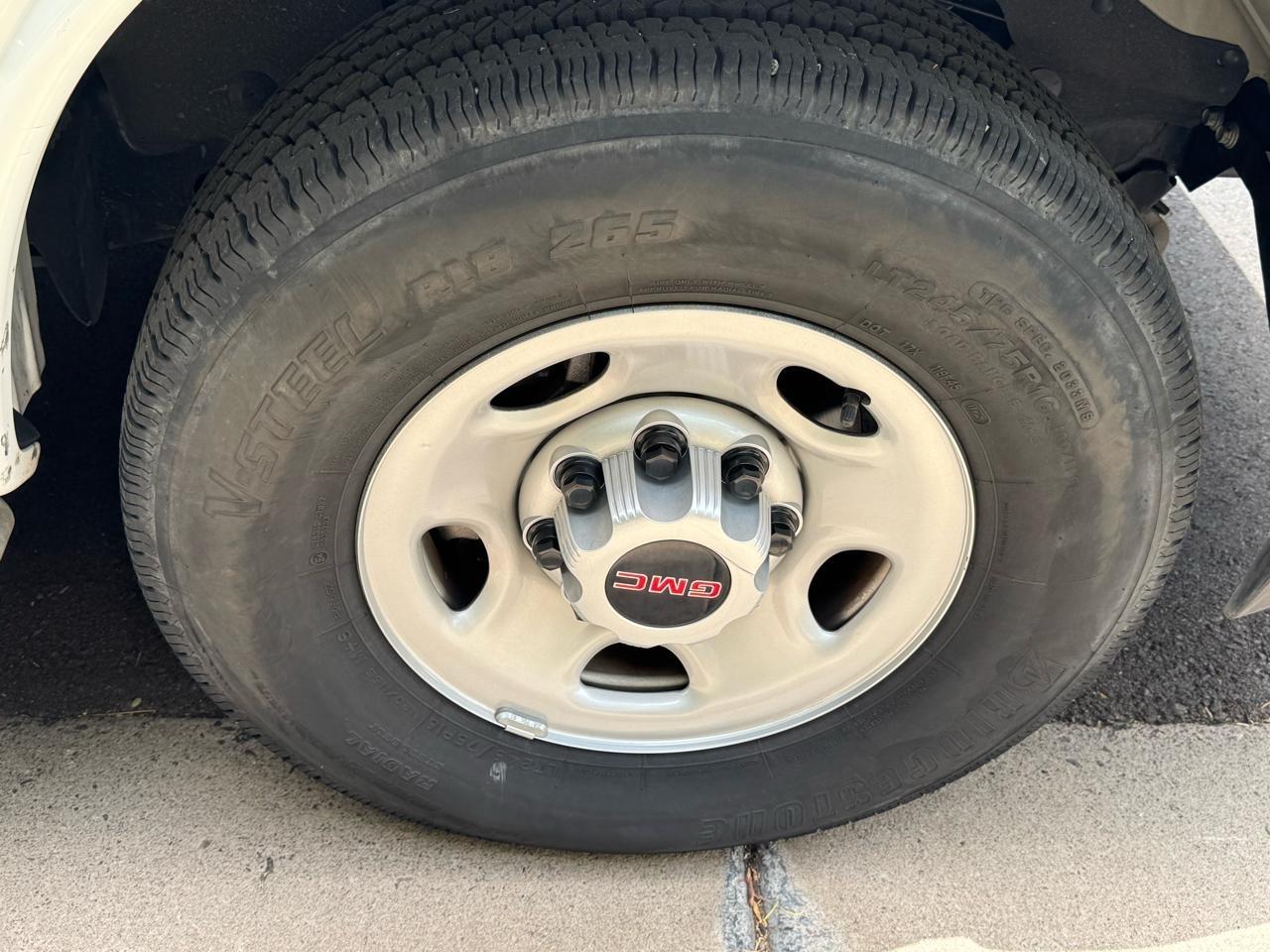 GMC Savana G2500 Cargo 2025