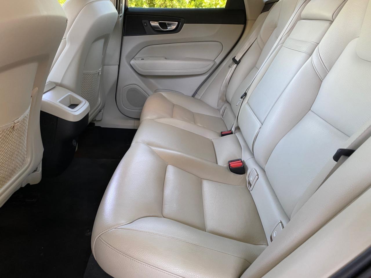 Volvo XC60 T5 Momentum AWD 2021