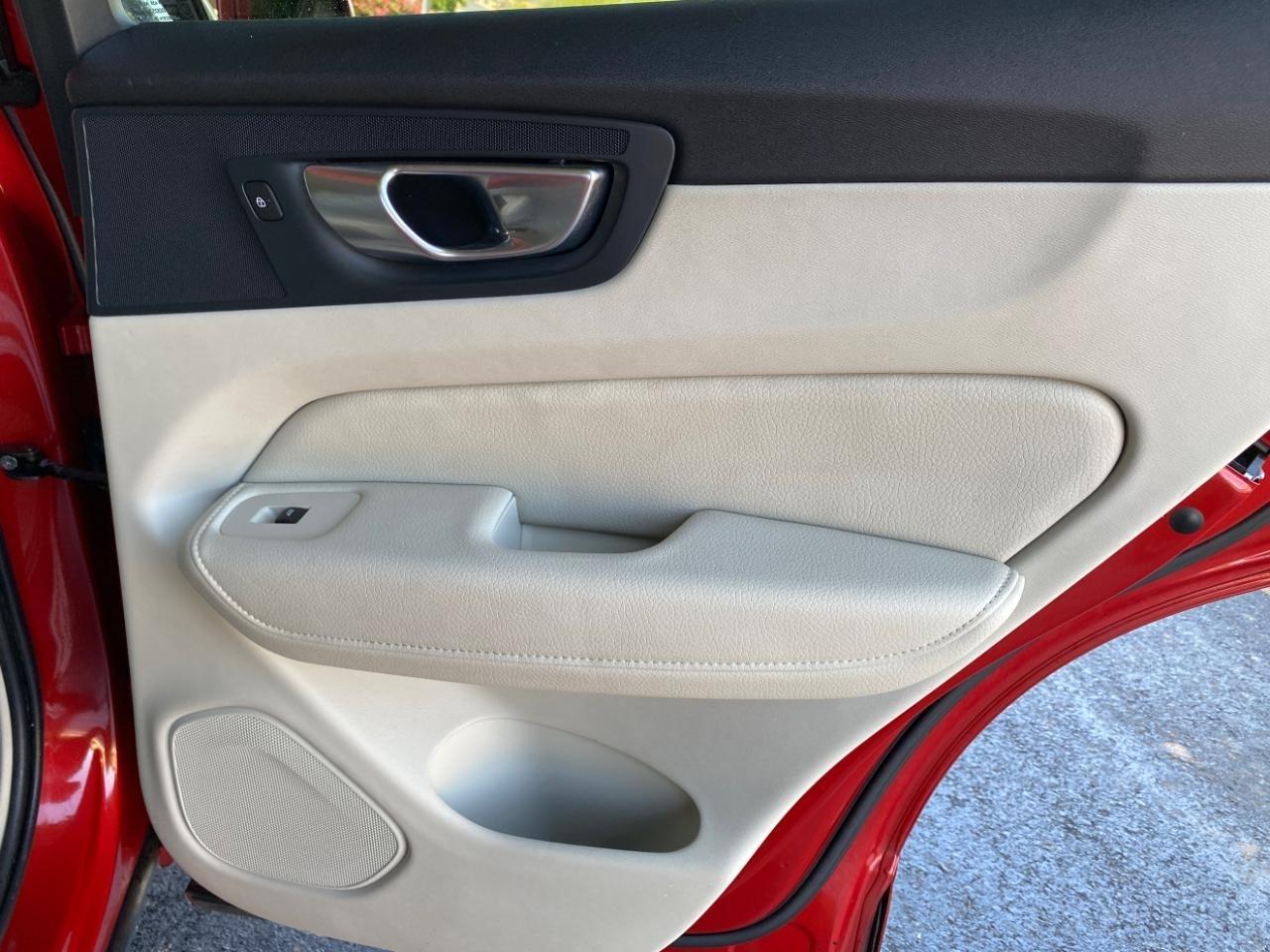 Volvo XC60 T5 Momentum AWD 2021