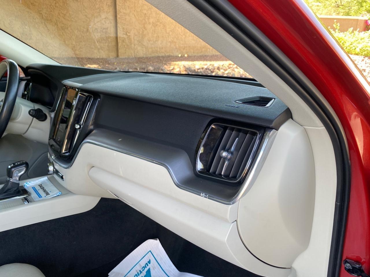 Volvo XC60 T5 Momentum AWD 2021