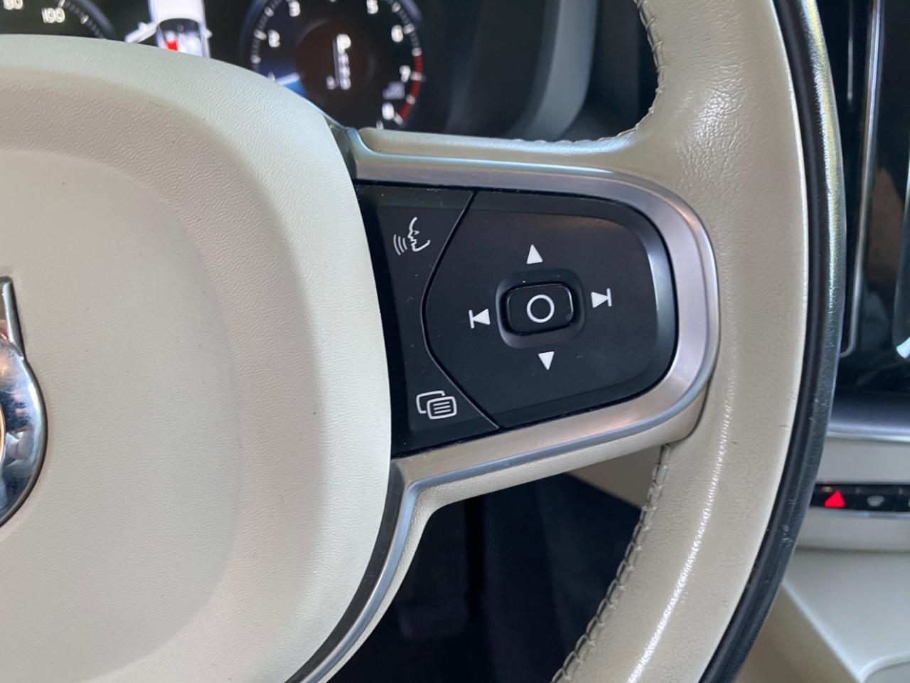 Volvo XC60 T5 Momentum AWD 2021