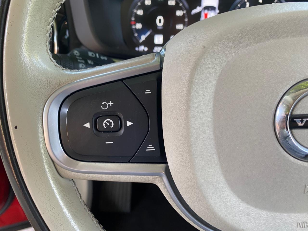 Volvo XC60 T5 Momentum AWD 2021