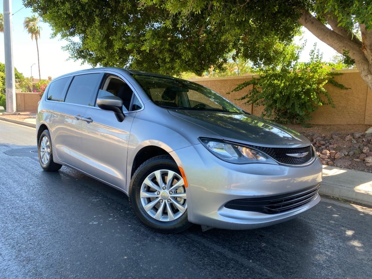 Chrysler Pacifica LX 2019