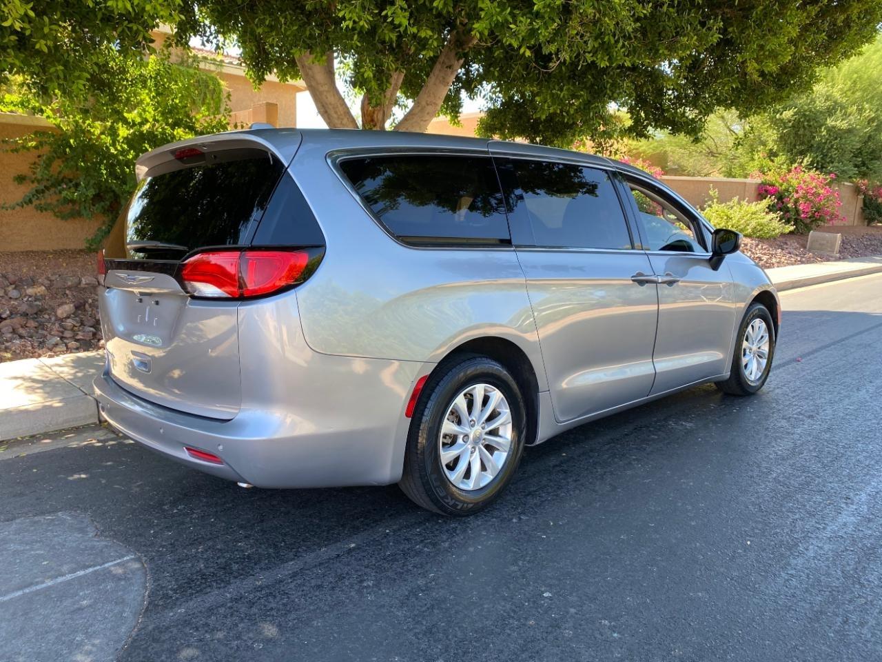 Chrysler Pacifica LX 2019