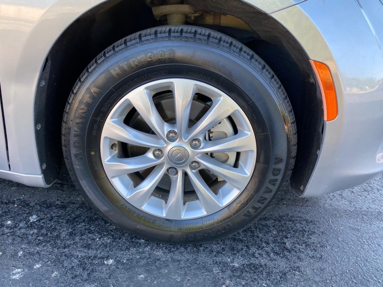 Chrysler Pacifica LX 2019