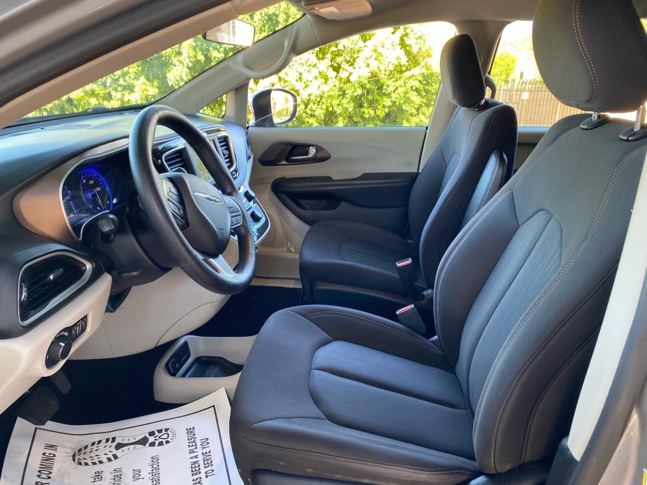 Chrysler Pacifica LX 2019