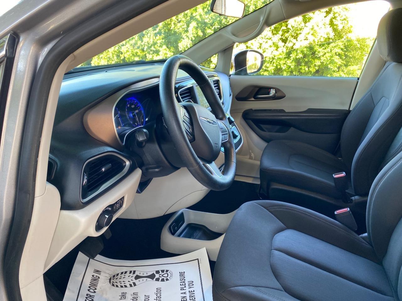 Chrysler Pacifica LX 2019